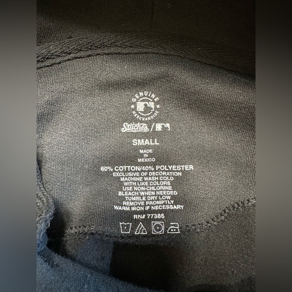 Stitches Men’s Minnesota Twins Black/Gold Hoodie NWT Various Sizes - Picture 2 of 5